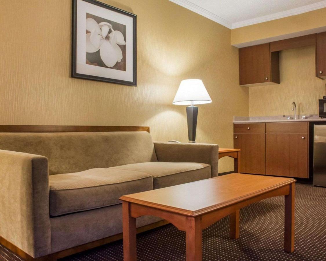 Clarion Hotel & Suites Riverfront Oswego Exteriér fotografie