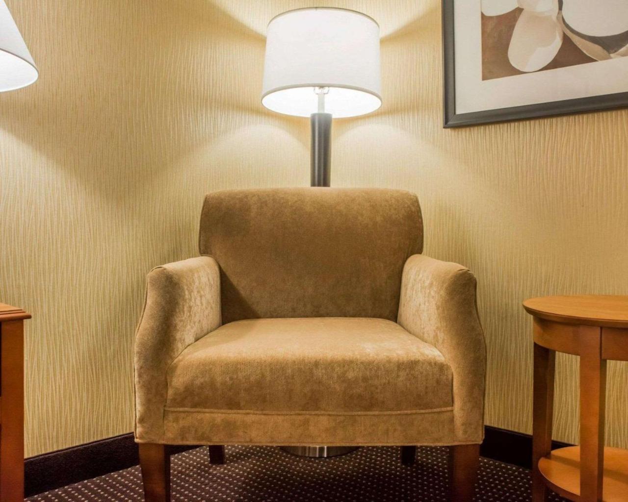 Clarion Hotel & Suites Riverfront Oswego Exteriér fotografie