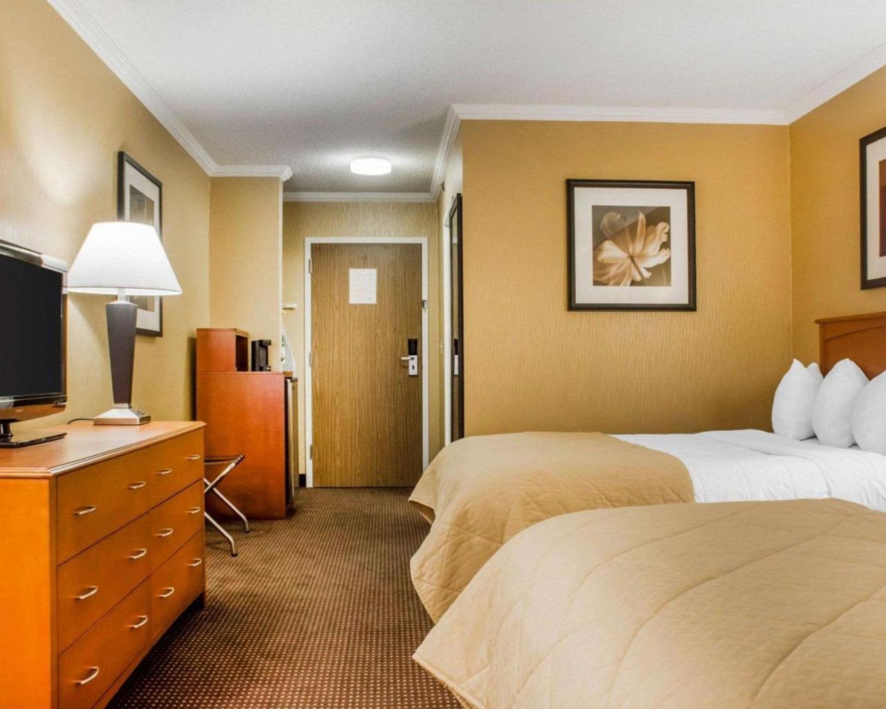 Clarion Hotel & Suites Riverfront Oswego Exteriér fotografie
